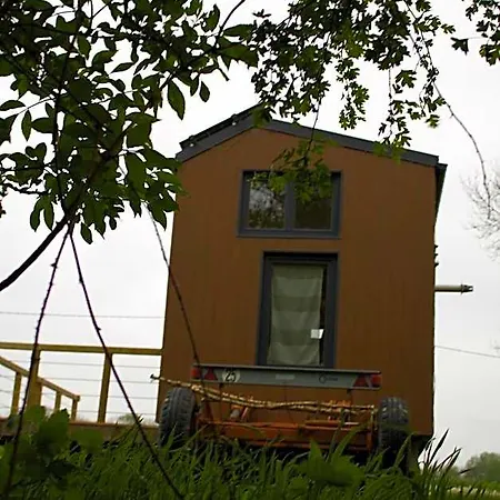 Hotel Tiny House Les Jours Heureux Sejour Nature Pres De Dinant Et Des Lacs De L Eau D Heure