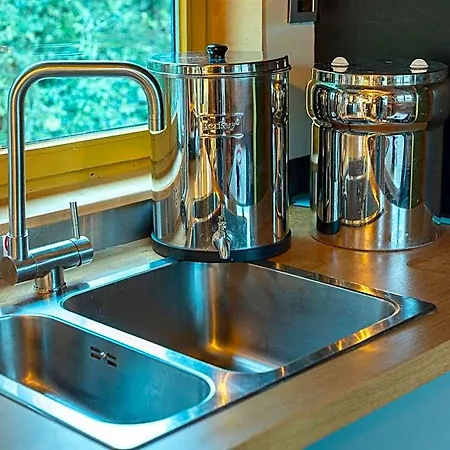 Tiny House Les Jours Heureux Sejour Nature Pres De Dinant Et Des Lacs De L Eau D Heure Hotel