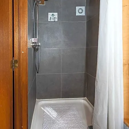 Tiny House Les Jours Heureux Sejour Nature Pres De Dinant Et Des Lacs De L Eau D Heure Hotel
