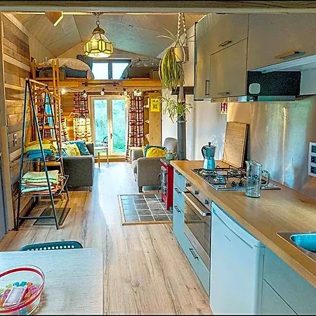 Tiny House Les Jours Heureux Sejour Nature Pres De Dinant Et Des Lacs De L Eau D Heure *