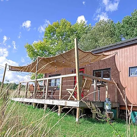 Hotel Tiny House Les Jours Heureux Sejour Nature Pres De Dinant Et Des Lacs De L Eau D Heure *
